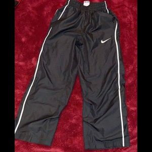 | Youth Boys Nike Pants | Size XS | Black in color